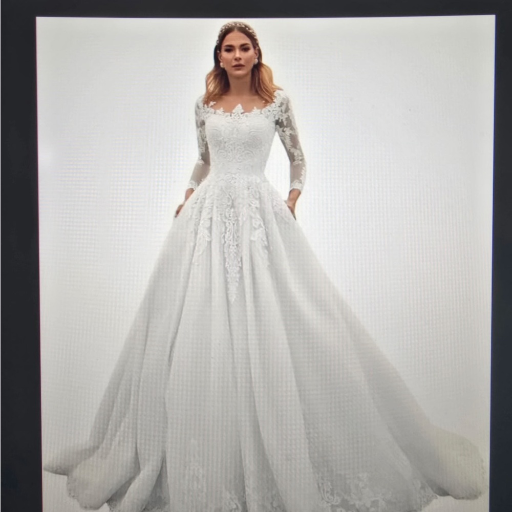 Elegant White Lace Wedding Dress